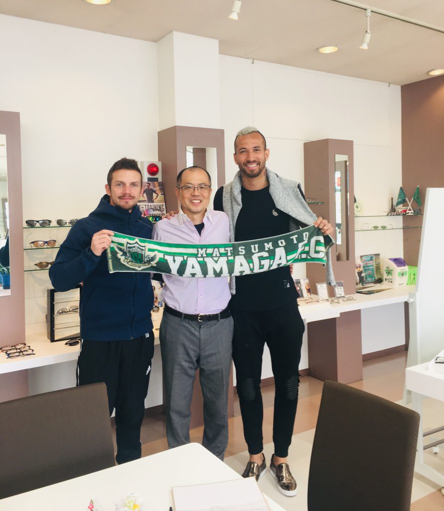 レアンドロ ペレイラ選手ご来店。 オプトアルファ 松本市のめがね・補聴器店